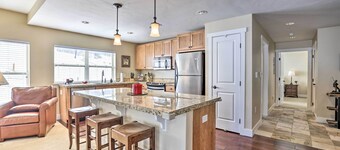 Ski-in/ski-out Granby Base Camp Escape w/ Balcony