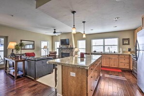 Apartment (3 Bedrooms) | Interior - Ski-in/ski-out Granby Base Camp Escape w/ Balcony (Granby)