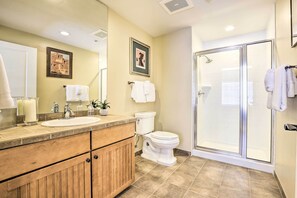 Apartment (3 Bedrooms) | Interior - Ski-in/ski-out Granby Base Camp Escape w/ Balcony (Granby)