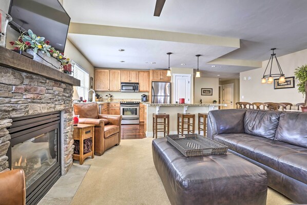 Apartment (3 Bedrooms) | Interior - Ski-in/ski-out Granby Base Camp Escape w/ Balcony (Granby)