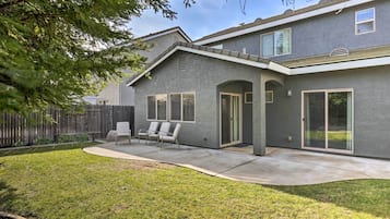 House (4 Bedrooms) | Front of property
