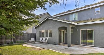 Family-friendly Lincoln Home: 8 Mi to Casino!