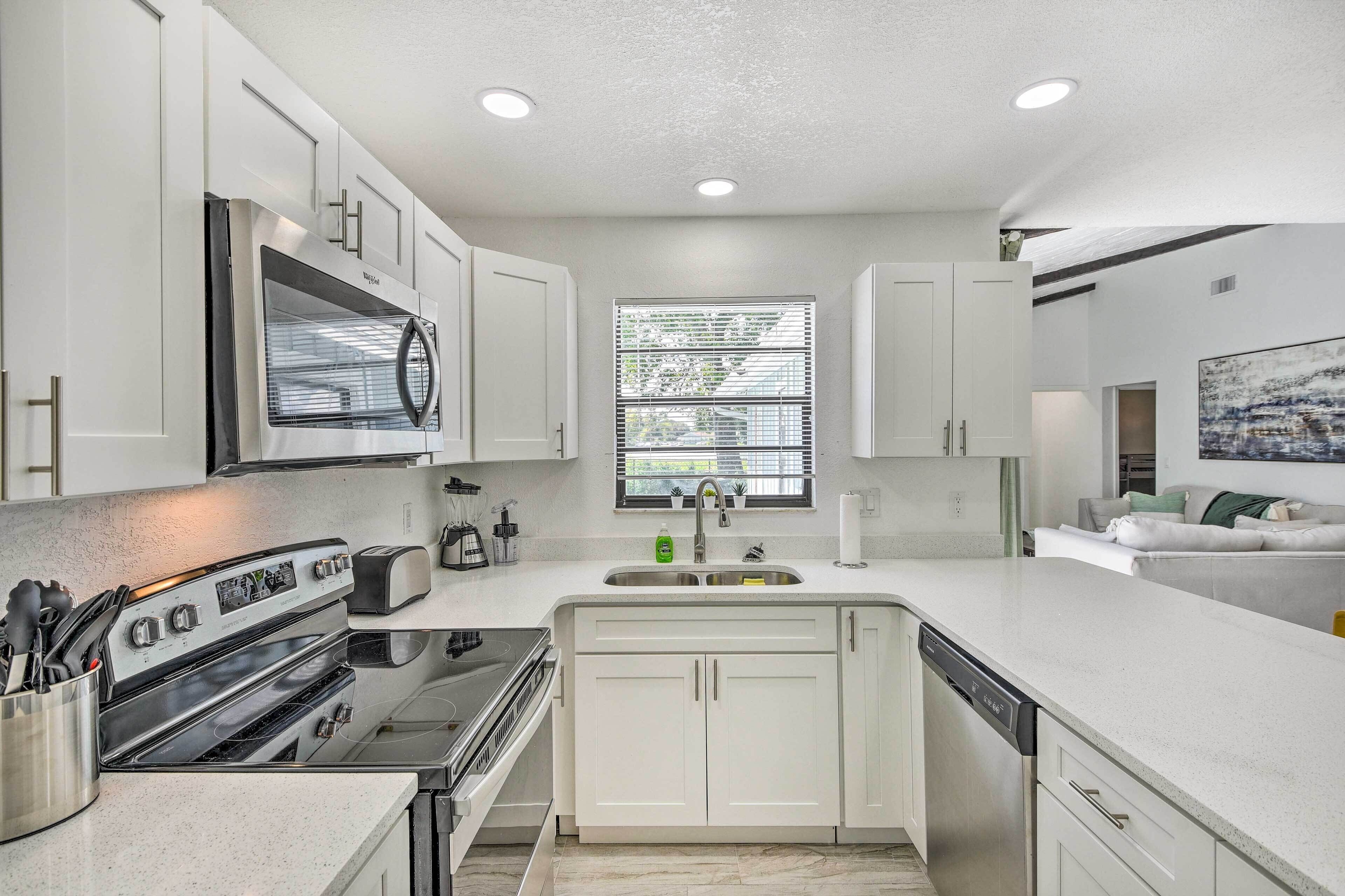 House (4 Bedrooms) | Private kitchen | Microwave, oven, stovetop, dishwasher