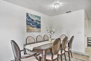 하우스 (4 Bedrooms) | 객실 내 식사 공간