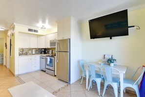 Interior - Walk to Galveston Beach: Resort Condo w/ Perks! (Galveston)
