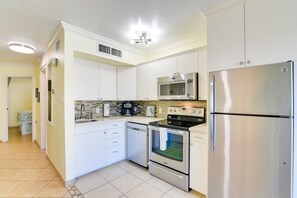 Interior - Walk to Galveston Beach: Resort Condo w/ Perks! (Galveston)