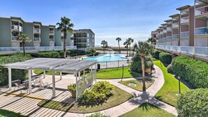 A resort with a pool, outdoor seating, and a view of the ocean. - Walk to Galveston Beach: Resort Condo w/ Perks! (Galveston)