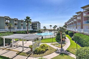 Interior - Walk to Galveston Beach: Resort Condo w/ Perks! (Galveston)