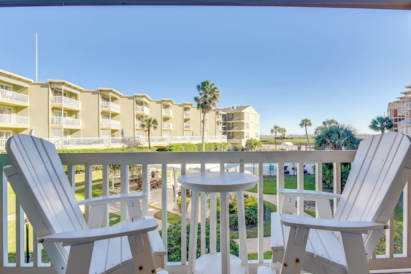 Interior - Walk to Galveston Beach: Resort Condo w/ Perks! (Galveston)