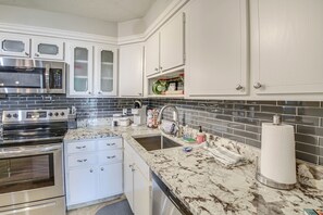 Apartment (2 Bedrooms) | Interior - Mid-century Modern Condo on Lake Hamilton! (Hot Springs)