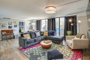 Apartment (2 Bedrooms) | Front of property - Mid-century Modern Condo on Lake Hamilton! (Hot Springs)