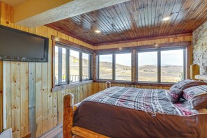 2 bedrooms, laptop workspace, iron/ironing board, bed sheets - Ski-in/ski-out Granby Ranch Escape With Balcony! (Granby)