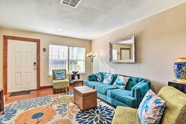Cottage (2 Bedrooms) | Interior - 2 Mi to Pier: Colorful Cottage in Galveston! (Galveston)