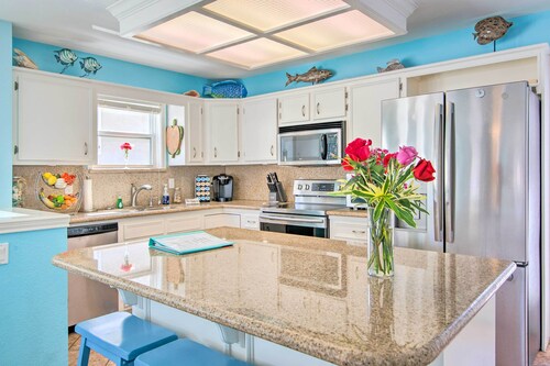 South Padre Home w/ Pool & Hot Tub: Walk to Beach!