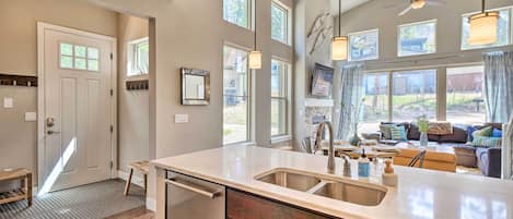 House (2 Bedrooms) | Interior