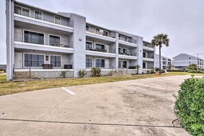 Apartment (2 Bedrooms) | Interior - Gulf Views & Patio: Lovely Galveston Condo! (Galveston)