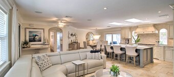 2 Mi to Dtwn: Luxury Getaway in Palm Beach Gardens