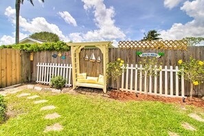 Interior - 2 Mi to Dtwn: Luxury Getaway in Palm Beach Gardens (Palm Beach Gardens)