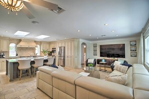 House (3 Bedrooms) | Interior - 2 Mi to Dtwn: Luxury Getaway in Palm Beach Gardens (Palm Beach Gardens)