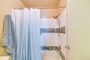 Apartment (1 Bedroom) | Interior - Bay View, Pool Access: Romantic Galveston Retreat! (Galveston)