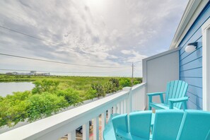 Apartment (1 Bedroom) | Interior - Bay View, Pool Access: Romantic Galveston Retreat! (Galveston)