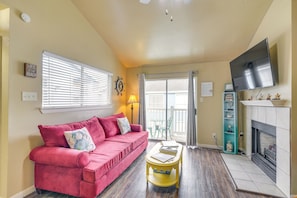 Interior - Bay View, Pool Access: Romantic Galveston Retreat! (Galveston)