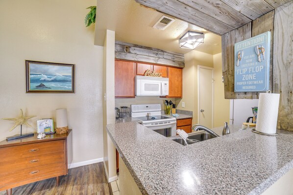Apartment (1 Bedroom) | Interior - Bay View, Pool Access: Romantic Galveston Retreat! (Galveston)