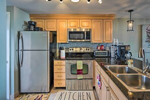 Apartment (2 Bedrooms) | Interior - Idyllic PCB Condo w/ Pool Access & Ocean Views! (Panama City Beach)