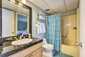 Apartment (2 Bedrooms) | Interior - Idyllic PCB Condo w/ Pool Access & Ocean Views! (Panama City Beach)