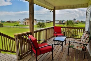 Terrace/patio - Spacious Retreat W/expansive Yard & Beach Access! (Galveston)