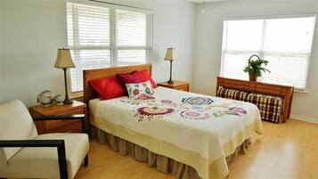 House (3 Bedrooms) | 3 bedrooms, bed sheets