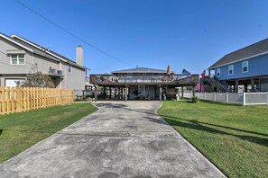 Interior - 1/2 Mi to Beach: Canal-front Galveston Home! (Galveston)