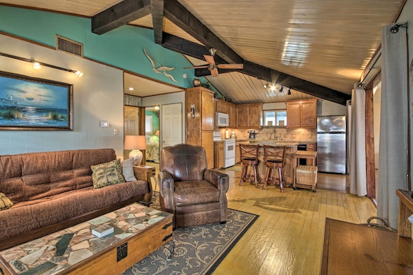 House (2 Bedrooms) | Interior