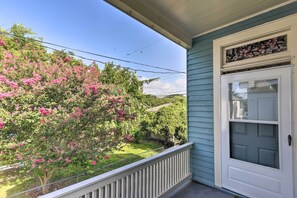 House (2 Bedrooms) | Interior - 1/2 Mi to Beach & Seawall: Galveston Getaway! (Galveston)