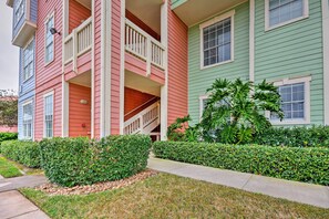 Interior - Oceanfront Galveston Condo: Balcony & Pool Access! (Galveston)