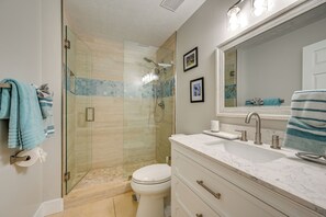 House (3 Bedrooms) | Bathroom | Shower - Naples Home: Private Pool & Grill ~ 1 Mi to Beach (Naples)