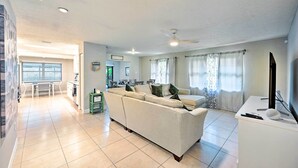 TV - Naples Home: Private Pool & Grill ~ 1 Mi to Beach (Naples)