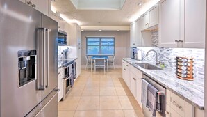 House (3 Bedrooms) | Private kitchen | Microwave, oven, stovetop, dishwasher - Naples Home: Private Pool & Grill ~ 1 Mi to Beach (Naples)