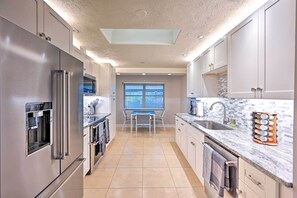 บ้านพัก (3 Bedrooms) | ครัวส่วนตัว | ไมโครเวฟ, เตาอบ, เตาประกอบอาหาร, เครื่องล้างจาน