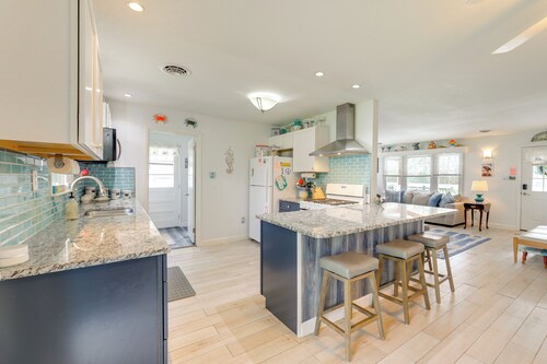 4 Mi to Beaches: Pet-friendly Berlin Home!