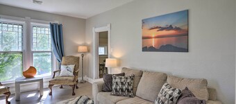 Port Clinton Getaway - Walk to Beach & Restaurants