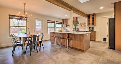 6 Mi to Dtwn Austin: Home w/ Screened Porch & Yard