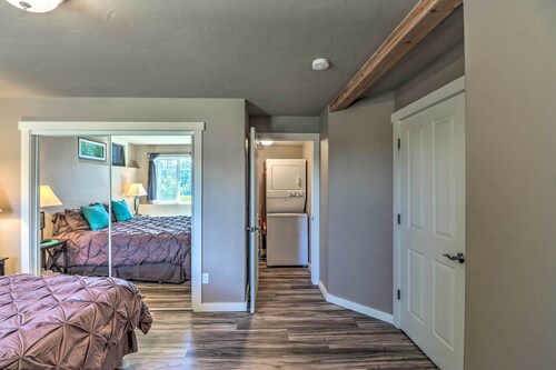 Cozy Bigfork Escape: Walk to Bigfork Harbor!