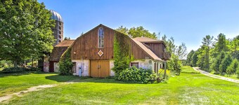 Cozy Sister Bay Getaway in Converted Barn!