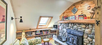 Cozy Sister Bay Getaway in Converted Barn!
