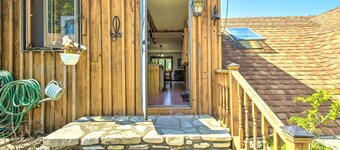 Cozy Sister Bay Getaway in Converted Barn!