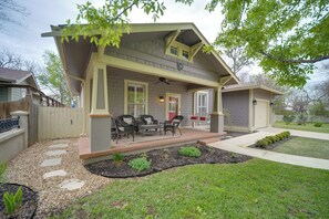 House (2 Bedrooms) | Interior - Fredericksburg Home w/ Pool ~ 1 Mi to Main Street! (Fredericksburg)