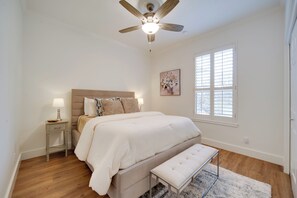 Interior - Cocktail Pool! Fredericksburg Bungalow By Main St (Fredericksburg)