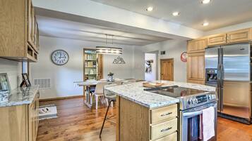 House (5 Bedrooms) | Interior