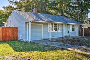 A single-story house with a gabled roof, a front porch, and a wooden fence. - Cozy West Sacramento Getaway w/ Private Yard! (West Sacramento)